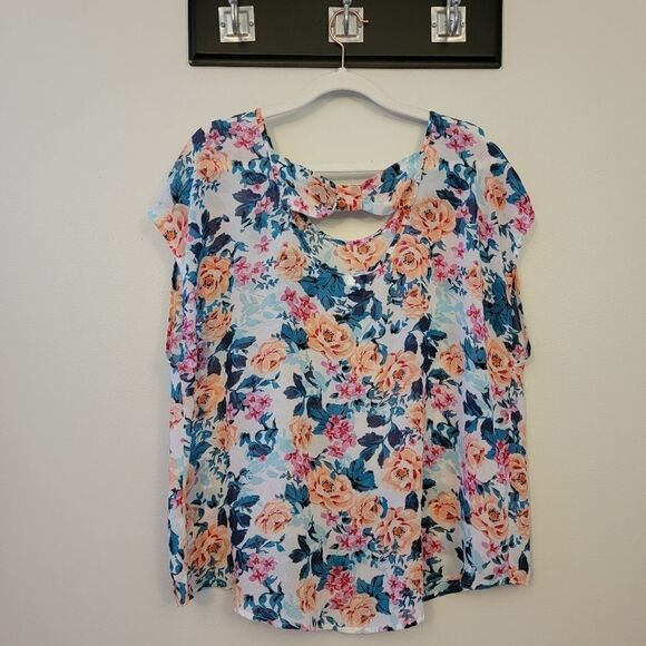 Torrid Bow Back Floral Blouse - Picture 2 of 6